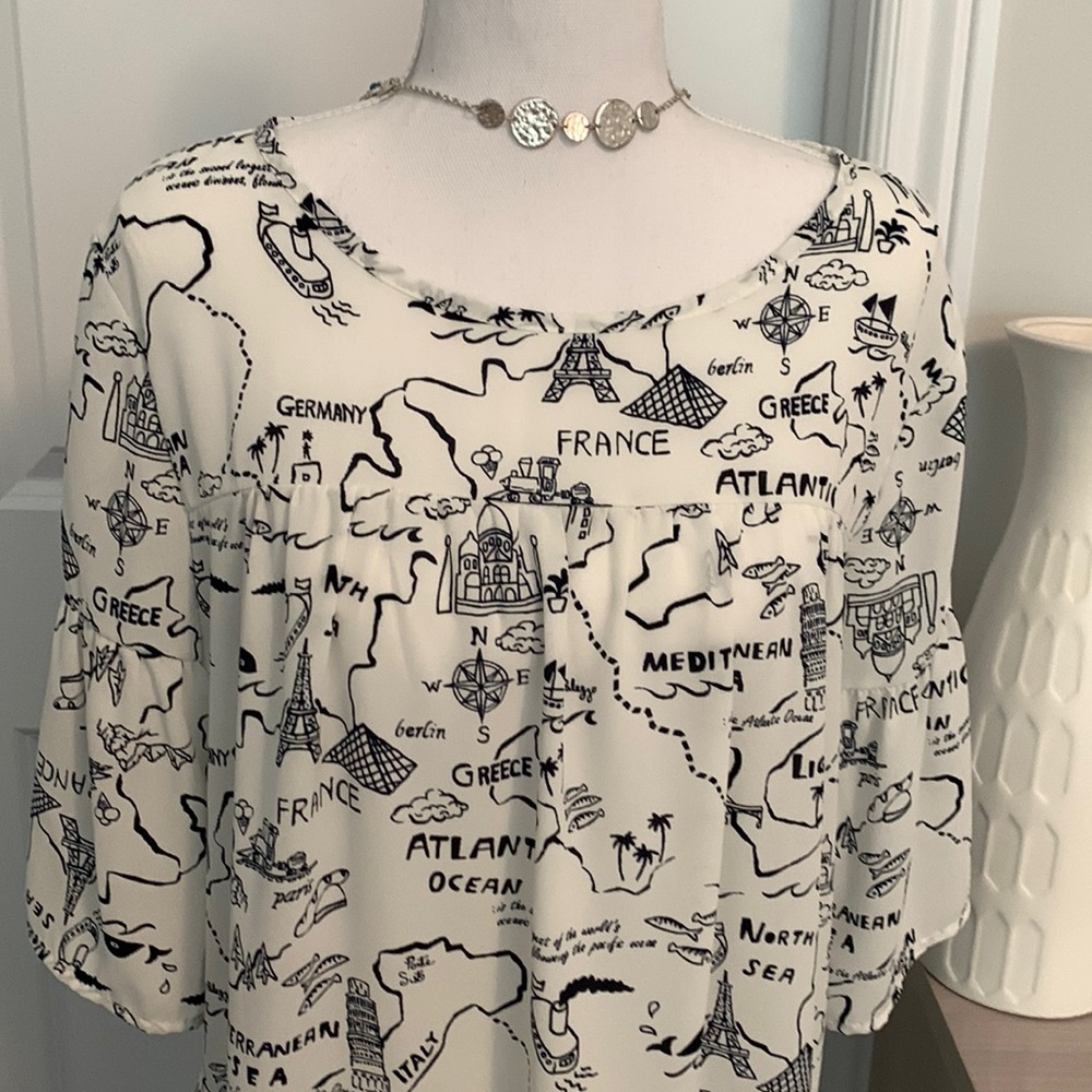 3/$25

W5 flowy feminine blouse size Medium